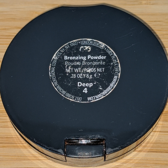 Bobbi Brown Bronzer - Deep 4 - Picture 2 of 3